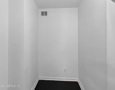1806 Van Wert Avenue - Photo Thumbnail 24