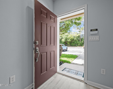 8077 Summerside Circle - Photo Thumbnail 2
