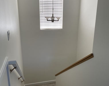 131 Silverstone Drive - Photo Thumbnail 12
