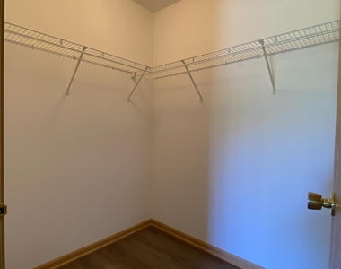 131 Silverstone Drive - Photo Thumbnail 10