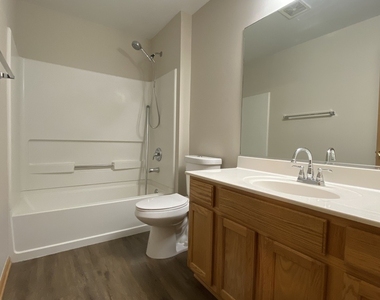 131 Silverstone Drive - Photo Thumbnail 5
