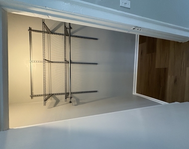 1712 W Estes Avenue - Photo Thumbnail 10