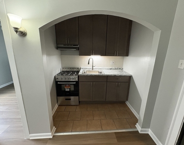 1712 W Estes Avenue - Photo Thumbnail 3