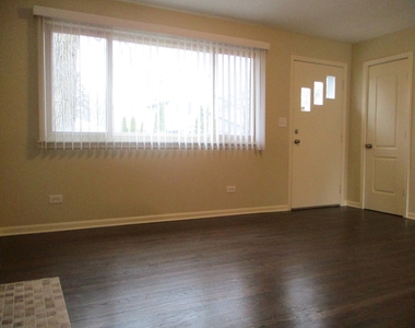 448 Midway Drive - Photo Thumbnail 3