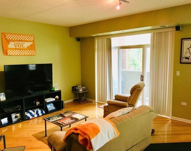 77 N Quentin Road - Photo Thumbnail 2