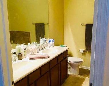 77 N Quentin Road - Photo Thumbnail 9