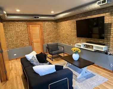 4104 N Mozart Street - Photo Thumbnail 3