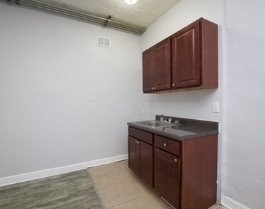 4735 N Beacon Street - Photo Thumbnail 2
