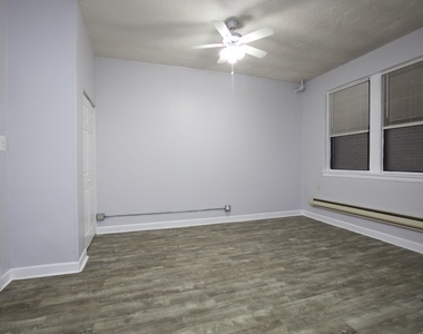 4735 N Beacon Street - Photo Thumbnail 11
