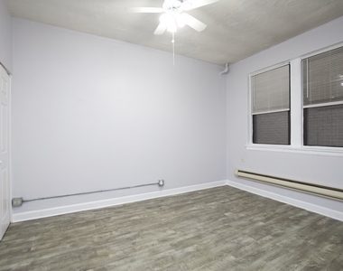 4735 N Beacon Street - Photo Thumbnail 9
