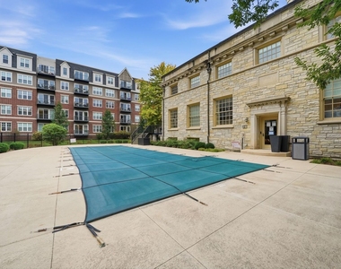 255 E Liberty Drive - Photo Thumbnail 9