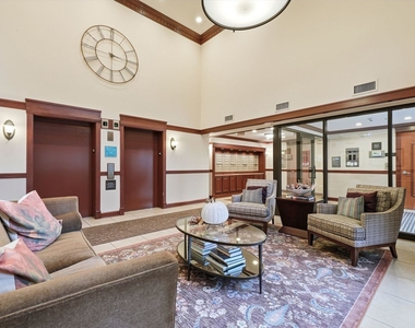 255 E Liberty Drive - Photo Thumbnail 6