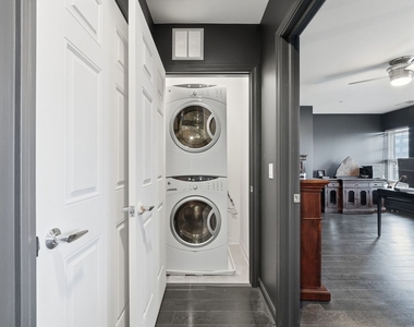 255 E Liberty Drive - Photo Thumbnail 5
