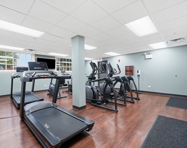 255 E Liberty Drive - Photo Thumbnail 10