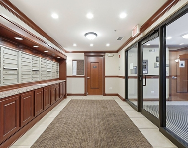 255 E Liberty Drive - Photo Thumbnail 8