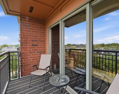 255 E Liberty Drive - Photo Thumbnail 11