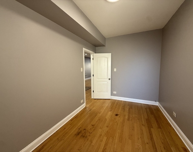 2449 N Ridgeway Avenue - Photo Thumbnail 8
