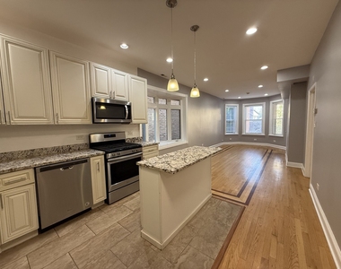 2449 N Ridgeway Avenue - Photo Thumbnail 4
