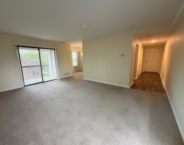 2216 Country Club Drive - Photo Thumbnail 9
