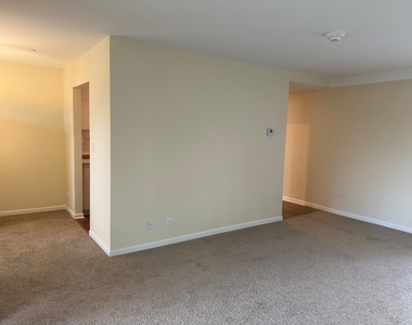 2216 Country Club Drive - Photo Thumbnail 10