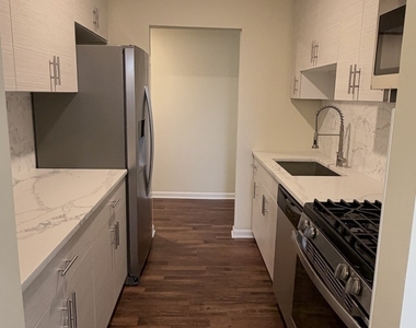 2216 Country Club Drive - Photo Thumbnail 5