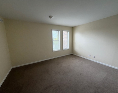 2216 Country Club Drive - Photo Thumbnail 13