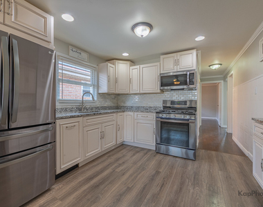 7224 W 60th Place - Photo Thumbnail 6