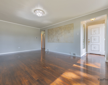 7224 W 60th Place - Photo Thumbnail 3
