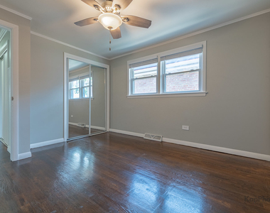 7224 W 60th Place - Photo Thumbnail 13