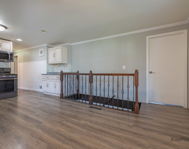 7224 W 60th Place - Photo Thumbnail 9