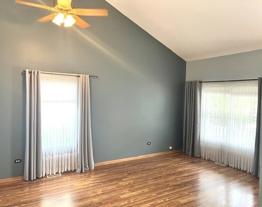 1005 Singer Avenue - Photo Thumbnail 1