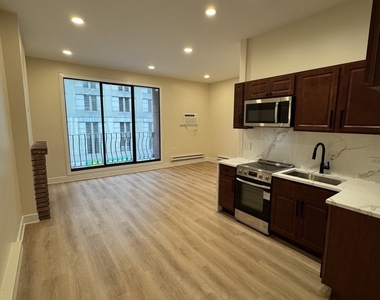 444 N State Street - Photo Thumbnail 3