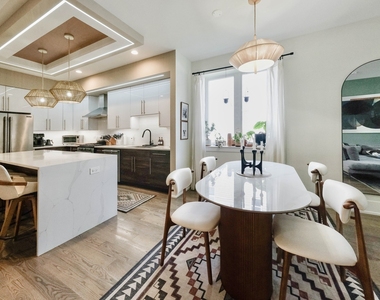 1818 N Sawyer Avenue - Photo Thumbnail 5