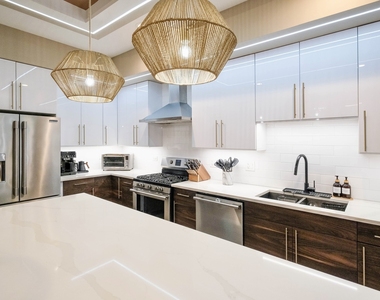 1818 N Sawyer Avenue - Photo Thumbnail 4