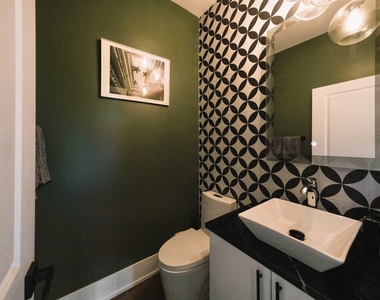 1818 N Sawyer Avenue - Photo Thumbnail 10