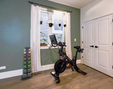 1818 N Sawyer Avenue - Photo Thumbnail 13