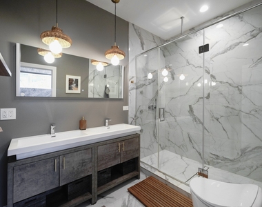 1818 N Sawyer Avenue - Photo Thumbnail 8