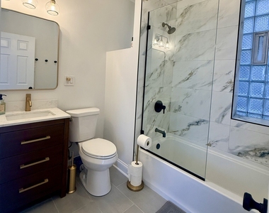 1449 N Ashland Avenue - Photo Thumbnail 2