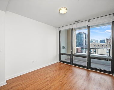 707 N Wells Street - Photo Thumbnail 4