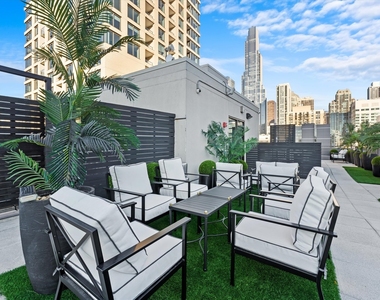 707 N Wells Street - Photo Thumbnail 11