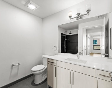 707 N Wells Street - Photo Thumbnail 5