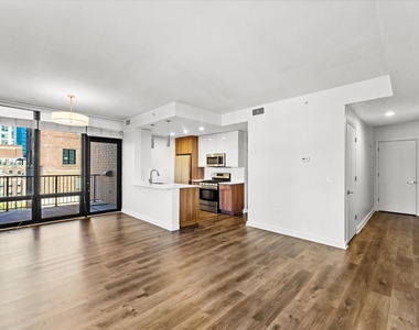 707 N Wells Street - Photo Thumbnail 3
