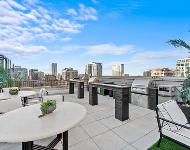 707 N Wells Street - Photo Thumbnail 9