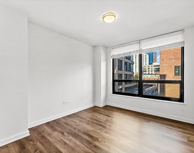 707 N Wells Street - Photo Thumbnail 6