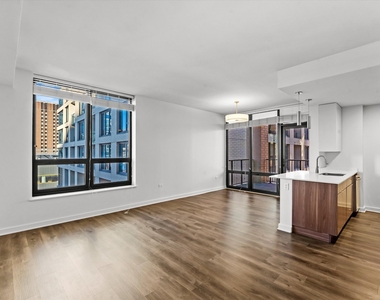 707 N Wells Street - Photo Thumbnail 2