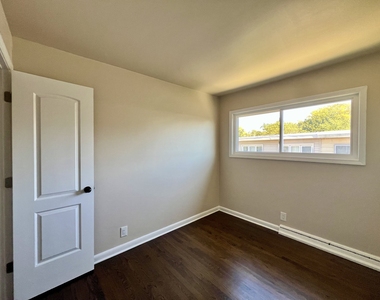 5025 Suffield Court - Photo Thumbnail 9