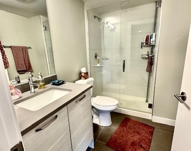 2407 W Eastwood Avenue - Photo Thumbnail 8