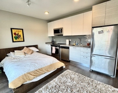 2407 W Eastwood Avenue - Photo Thumbnail 2