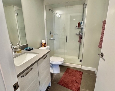 2407 W Eastwood Avenue - Photo Thumbnail 7