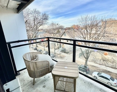 2407 W Eastwood Avenue - Photo Thumbnail 6
